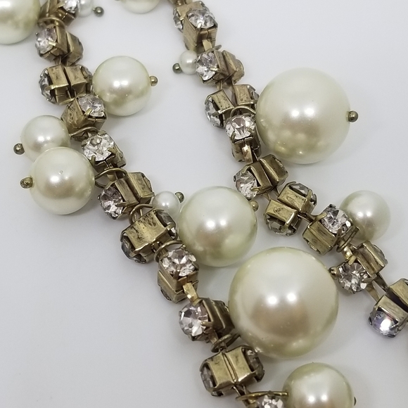VINTAGE LONG GOLDTONE CHAIN NECKLACE WITH FAUX PEARL & CRYSTAL ACCENTS - Picture 5 of 7